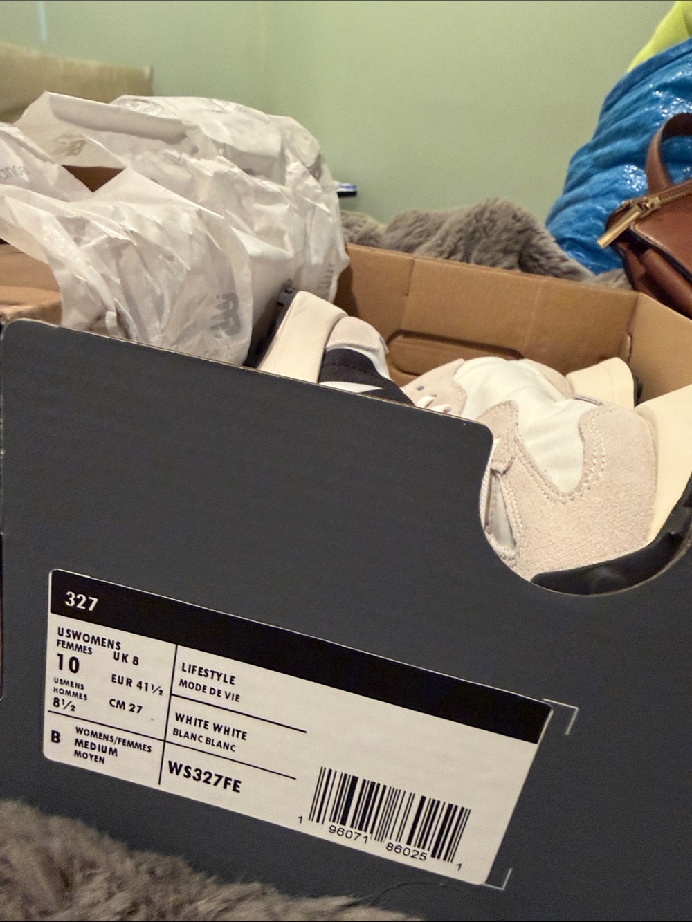 NEW IN BOX New Balance womens 327 Cream and Black - Picture 2 of 4